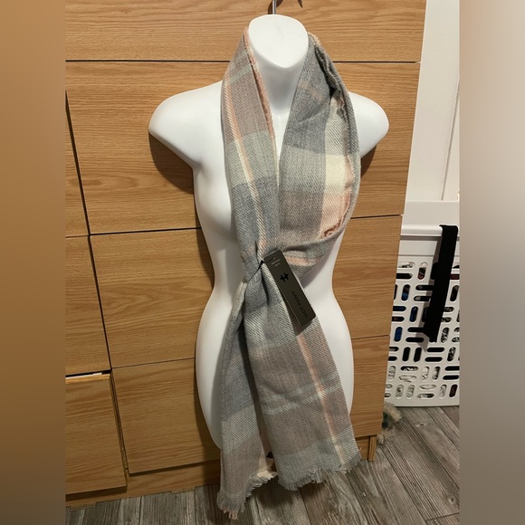 Scarf - Picture 1 of 1